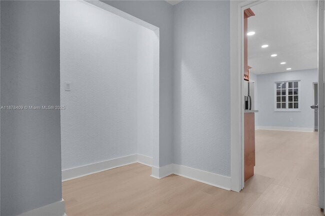 Photo - 430 SW 15th Rd Unit 0