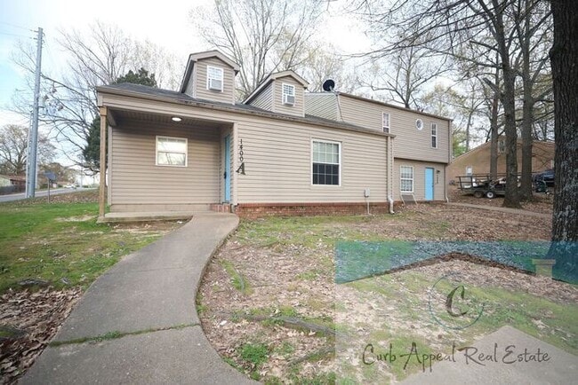 Building Photo - Beautifully renovated 4 bed / 1 bath duple...