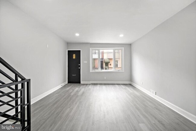 Building Photo - 2327 Watkins St Rental