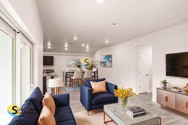 Building Photo - 3849 Hollycrest St