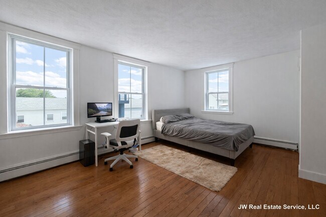 Building Photo - 210 Chestnut Hill Ave Unit 6