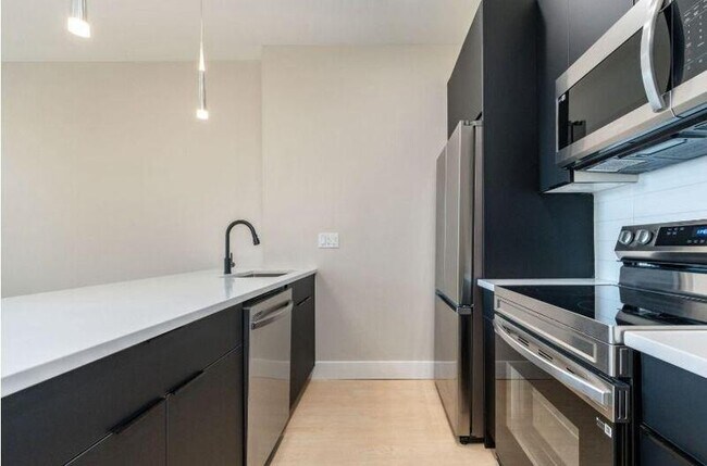 Photo - 660 Brooklyn St