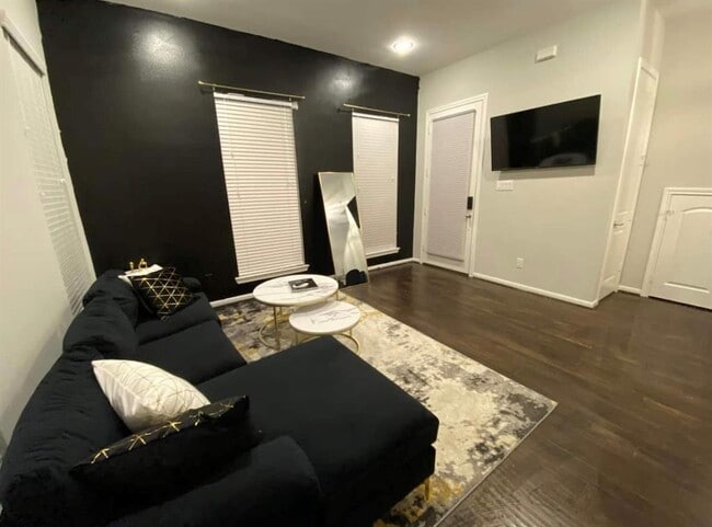 Photo - 5610 Patrick St