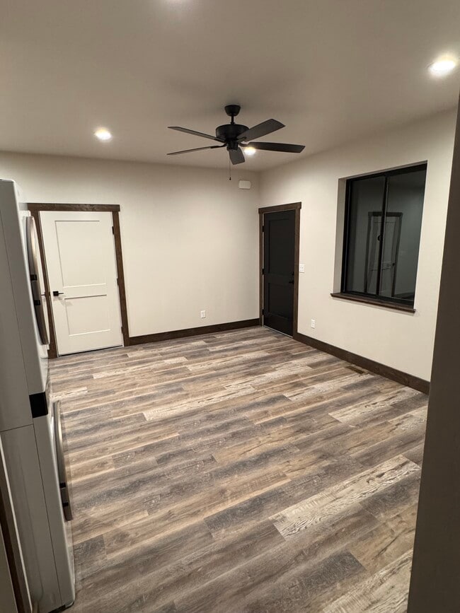 Photo - 423 Poppy St