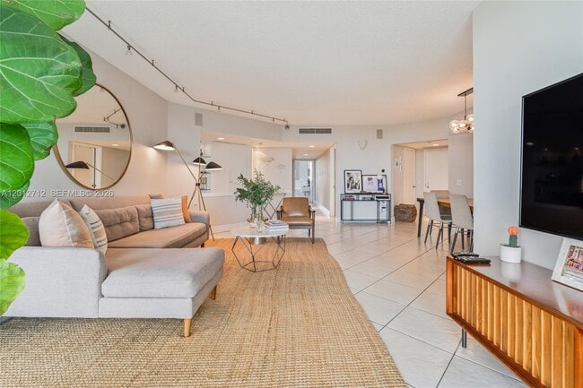 Photo - 21205 Yacht Club Dr Unidad 805
