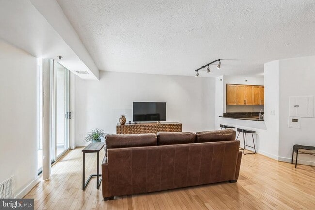 Photo - 7500 Woodmont Ave Unidad S714