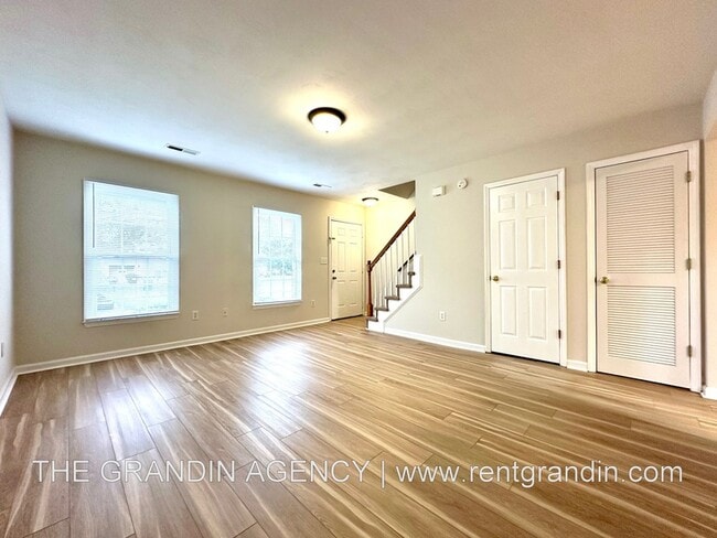 Photo - 102 Lakehurst Ave