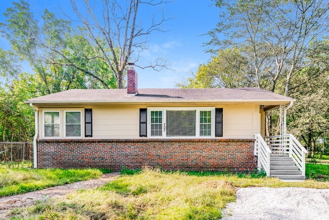 Building Photo - 707 Sunny Ln Dr NE Rental