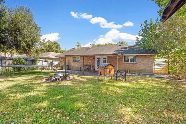 Photo - 9319 Jaywood St