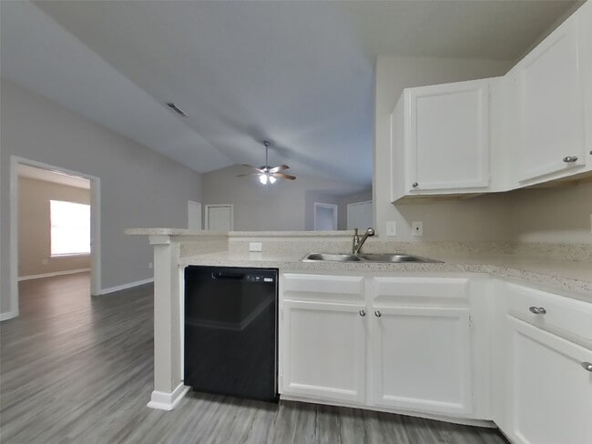 Photo - 3114 Kelling St