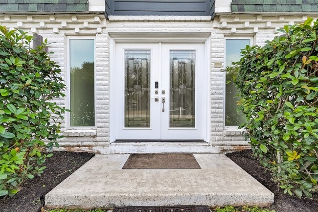 Photo - 16117 Singapore Ln