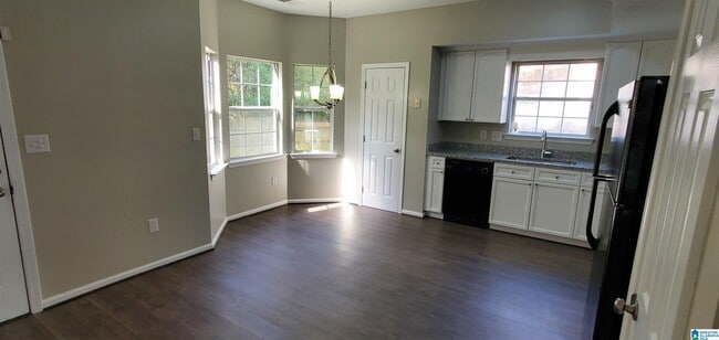 Photo - 1617 King James Dr