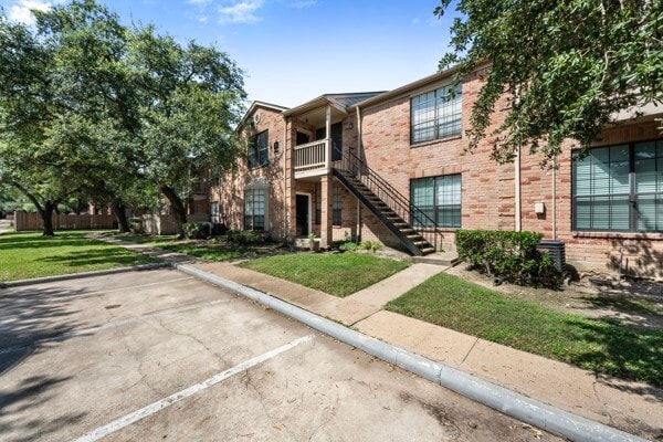 Building Photo - 2255 Braeswood Park Dr Unit 338