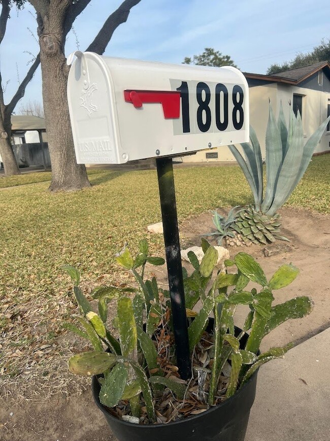 Photo - 1808 N Broadway St