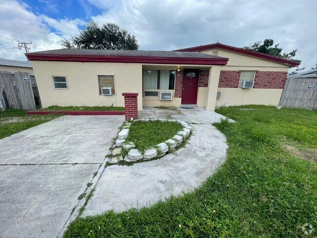 Building Photo - 4327 SW 50th St Rental