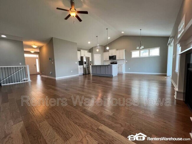 Photo - 305 NE Prairie Wolf Dr