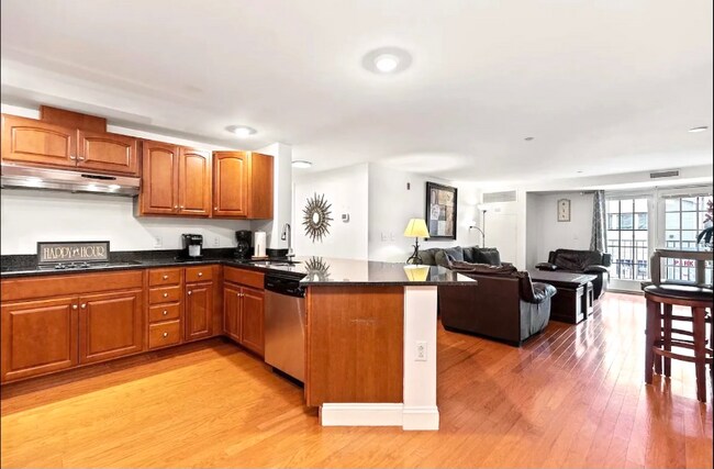 Photo - 1 E Grand Ave Unidad 201