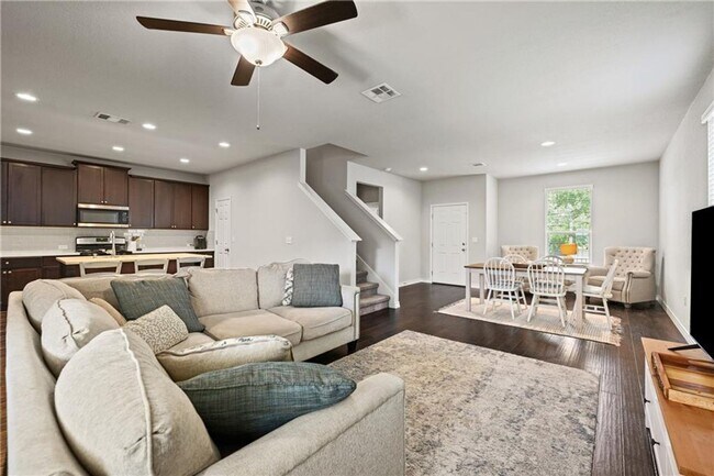 Photo - Newly Constructed, 4 BR / 3 BA Home - 2 Car Garage - Pool - Close to Mueller