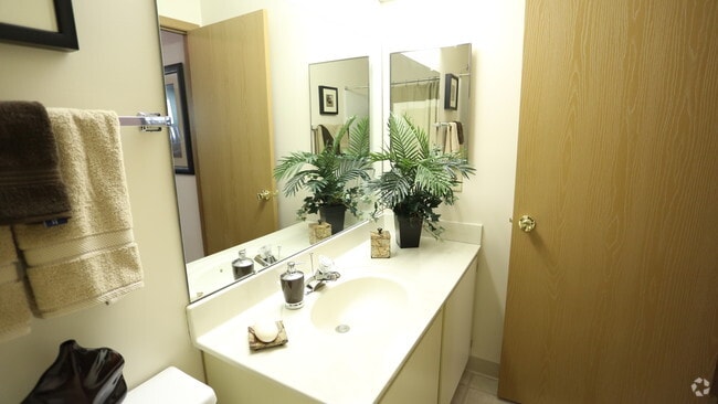 1 bedroom Bathroom - Cherryblossom Way
