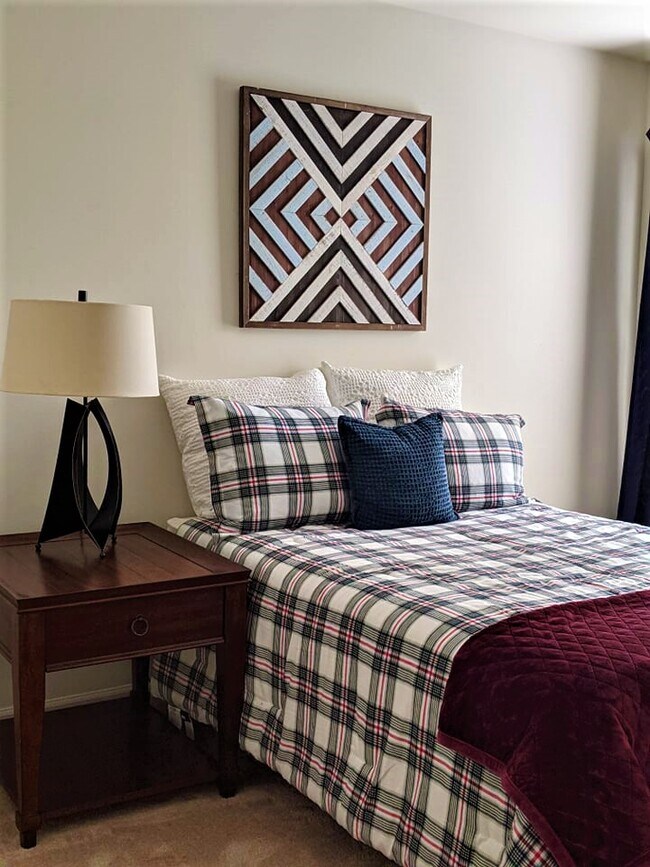 Sterling Heights Apartments For Rent in Saint Charles, MO