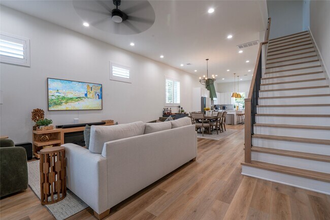 Photo - 1307 E 27th St