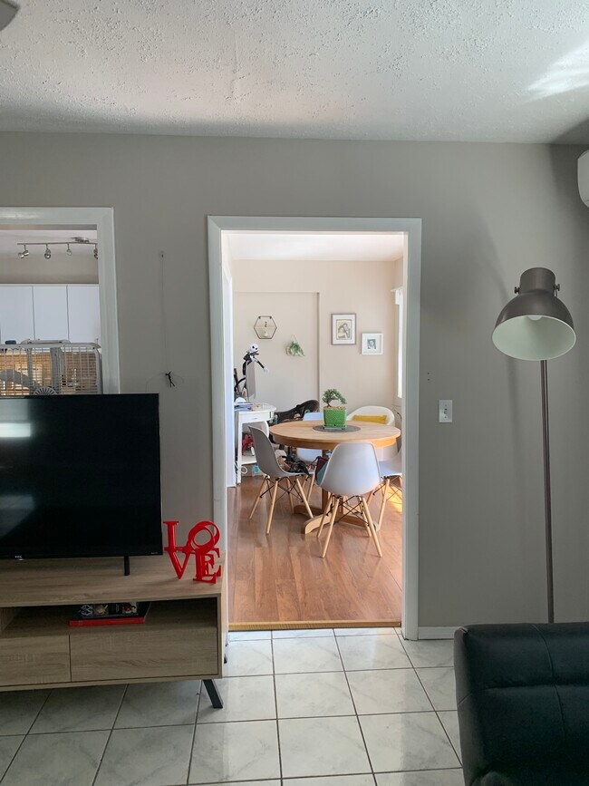 Photo - 1625 Wilson St Unidad Wilson St. Frnt