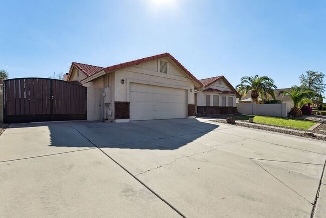 Photo - 923 N 59th St
