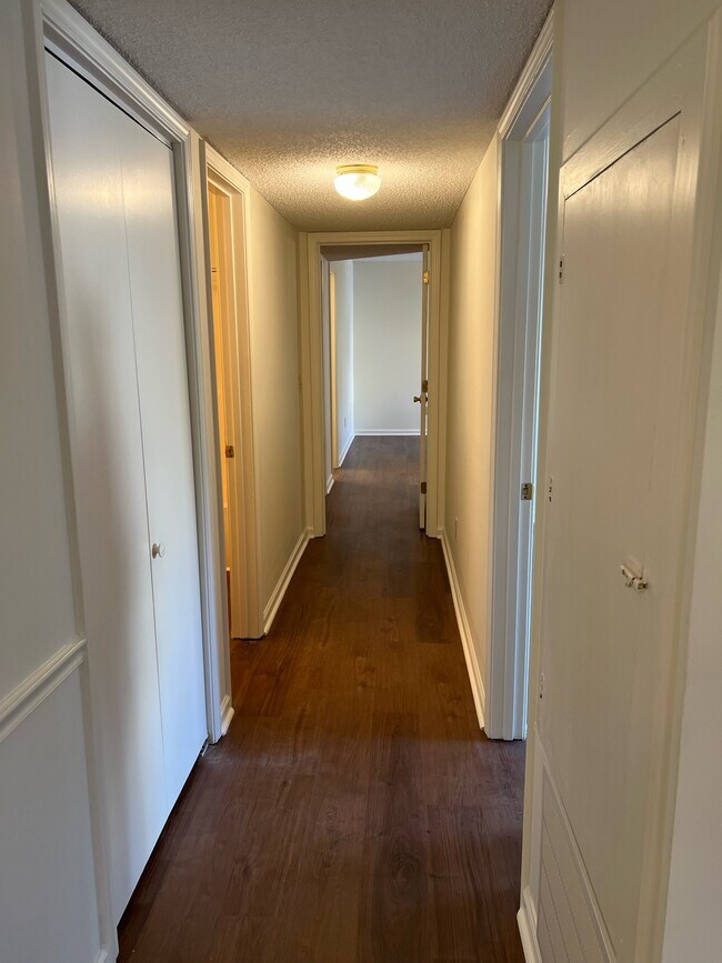 Photo - 701 Coventry Ln