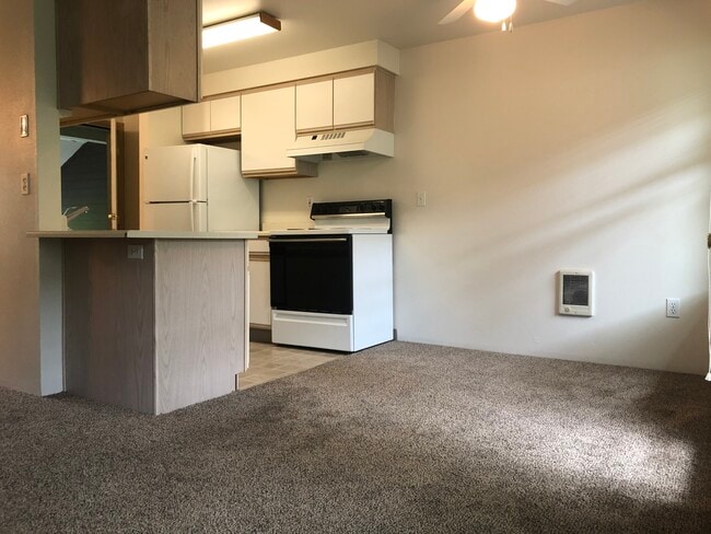 Kitchen/Dining - Barbur Heights Apartments