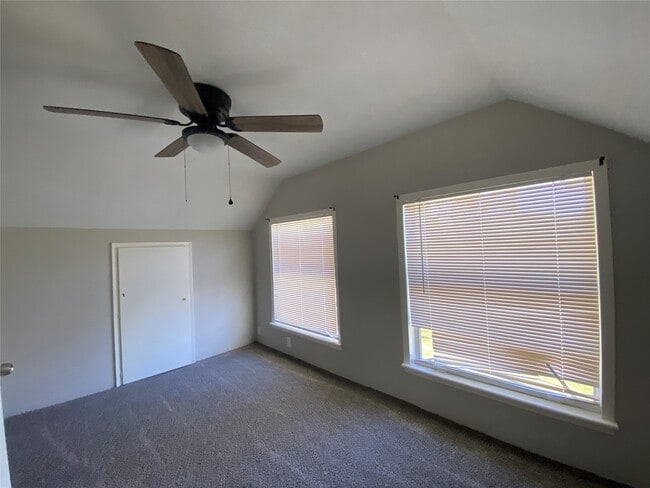 Photo - 121 Parker Ln
