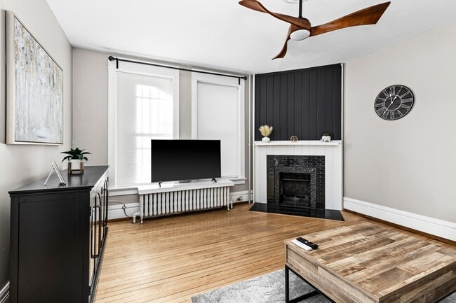 Photo - 209 E 3rd St Unit 209 Lower