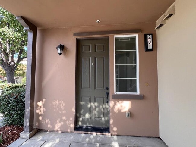 Building Photo - 427 Anchor Ln