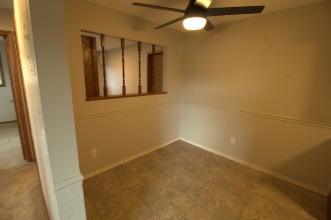 Comedor - 1055 Spencer St S