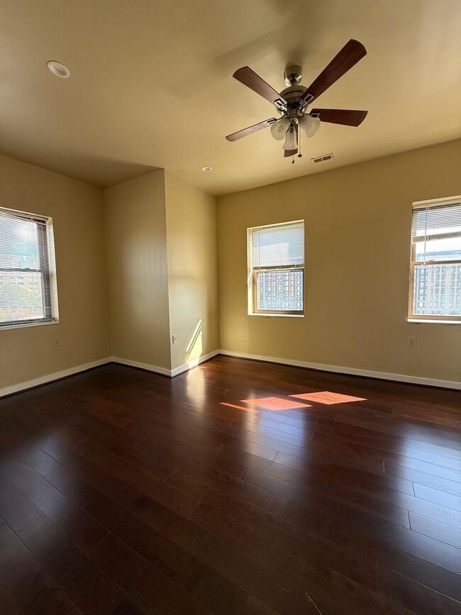 Photo - 55 M St NW