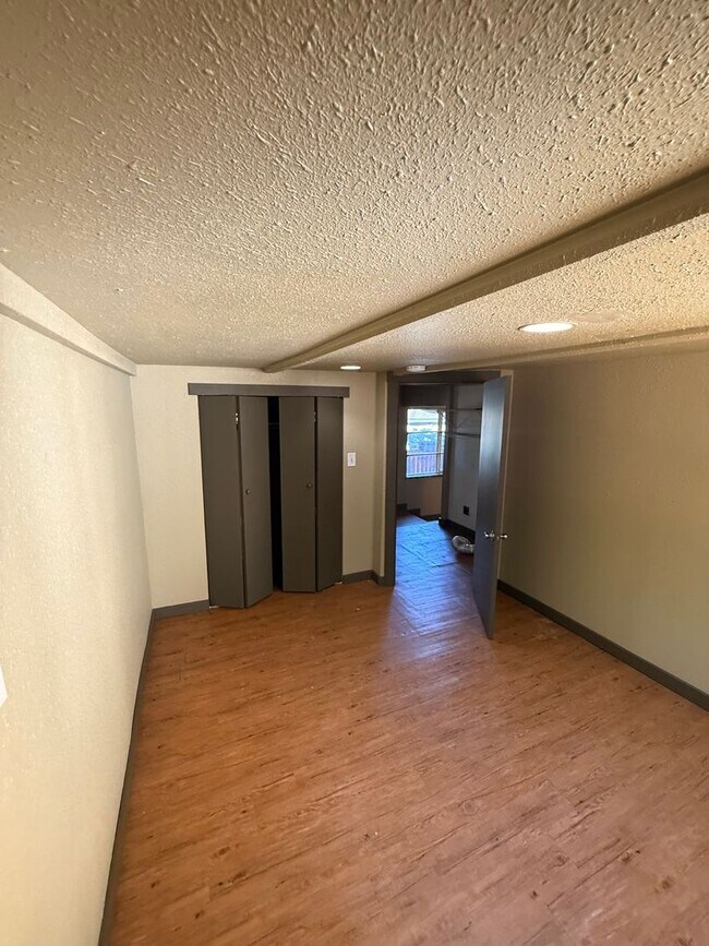 1313 Lookout Ave