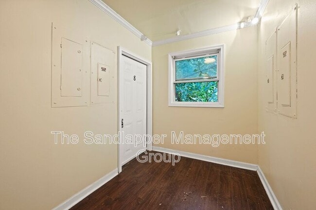 Photo - 4133-8 St John's Ave