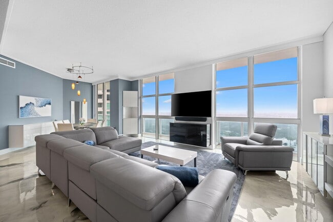 Building Photo - 347 N New River Dr E Unit Ph7