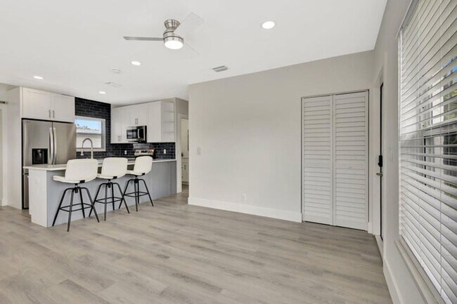 Photo - 1335 Lee St
