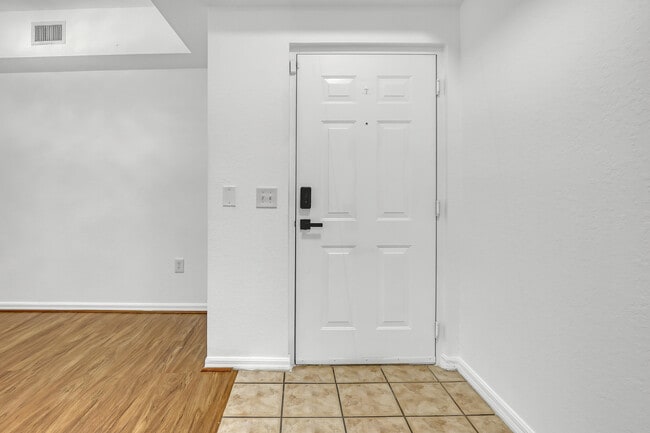 Photo - 340 Crestwood Cir Unit 302