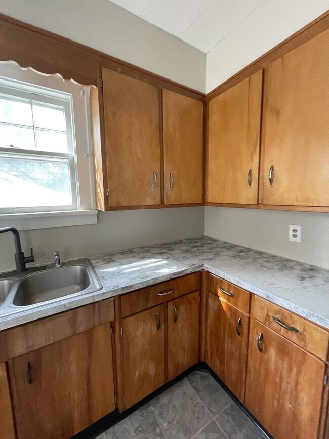 Photo - 2587 Titus Ave