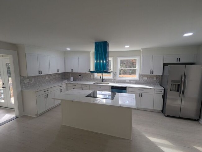 Photo - Beautiful 4BD/3BA Home in Hickory