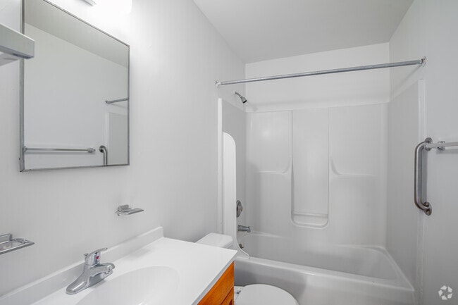 3 BR, 1 BA - 700SF - Bathroom