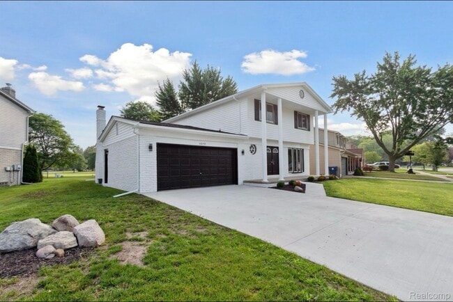 Building Photo - 6879 Brookshire Dr Rental