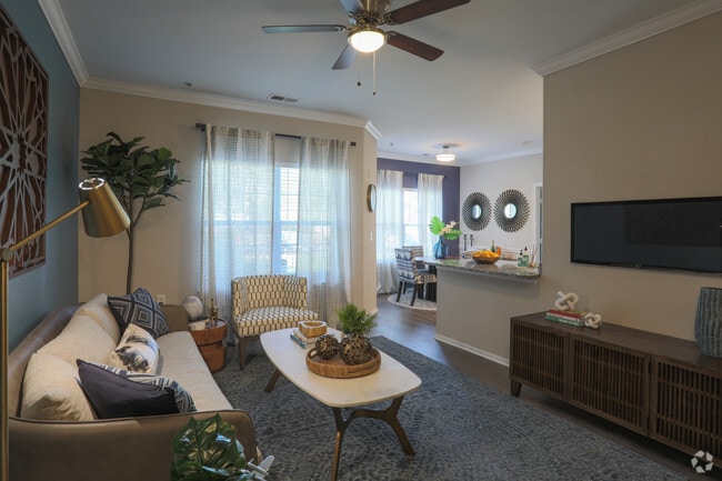 1BR, 1BA - 851 SF