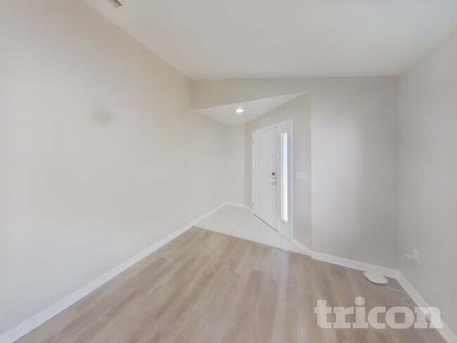 Photo - 1433 Delano Trent St