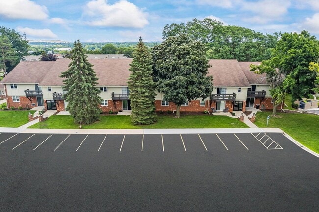 Building Photo - Apple Valley Associates LLC