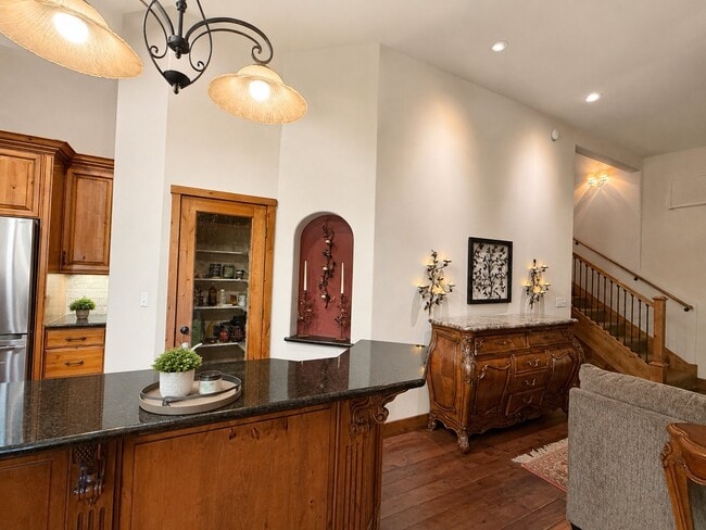 Photo - 2098 Lamb Ln