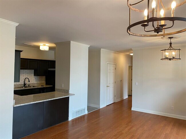 Photo - 113 Harbor Town Square