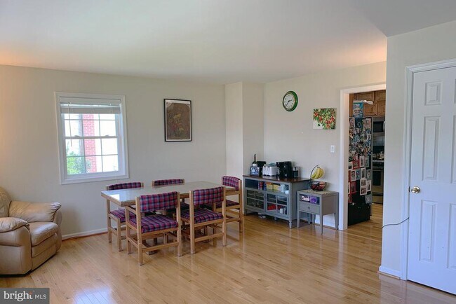 Photo - 308 Plum St SW House