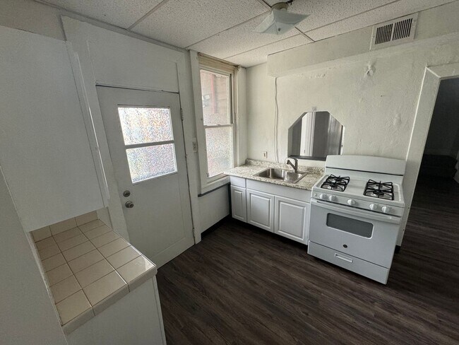 Photo - 2004 Gregory St Unidad 2